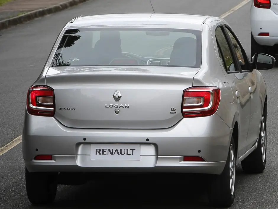Рено Логан Вид Сзади